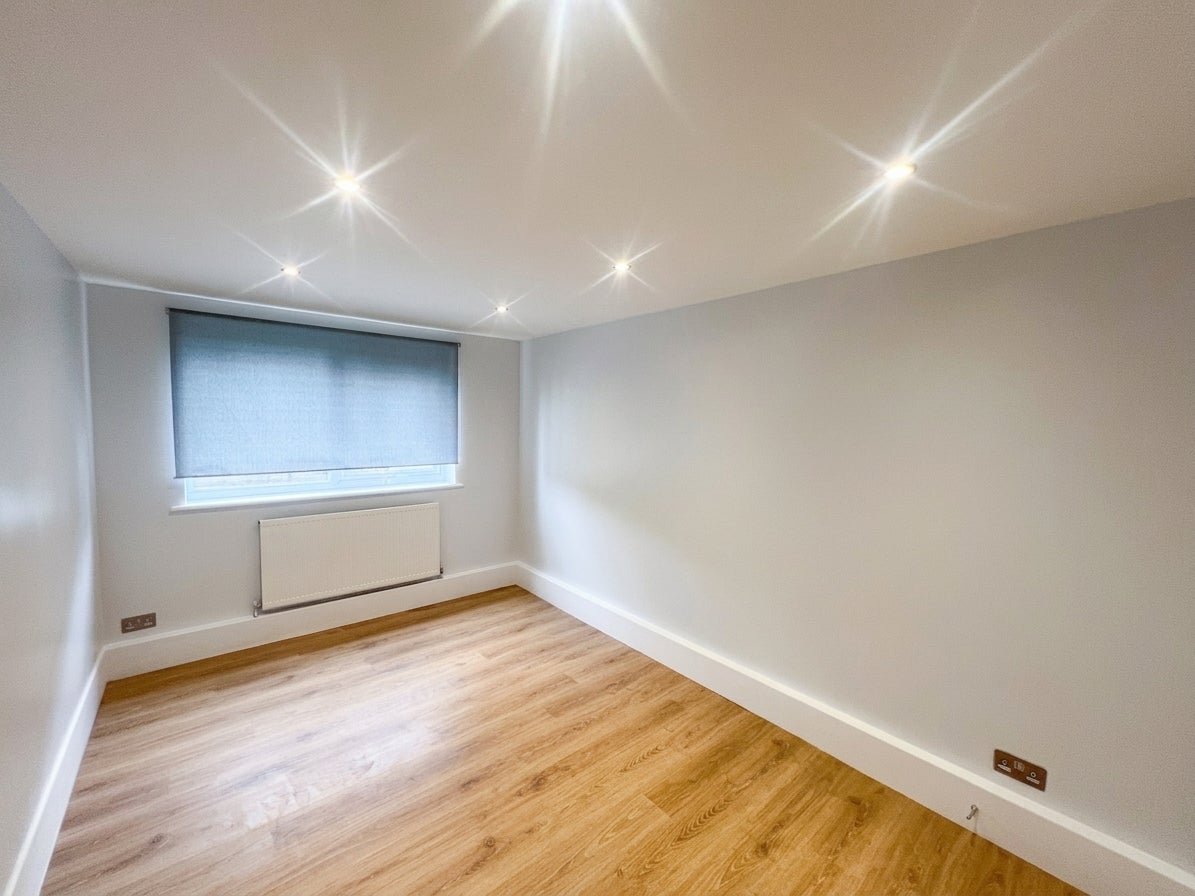 Flat Oakwood Avenue in Greater London