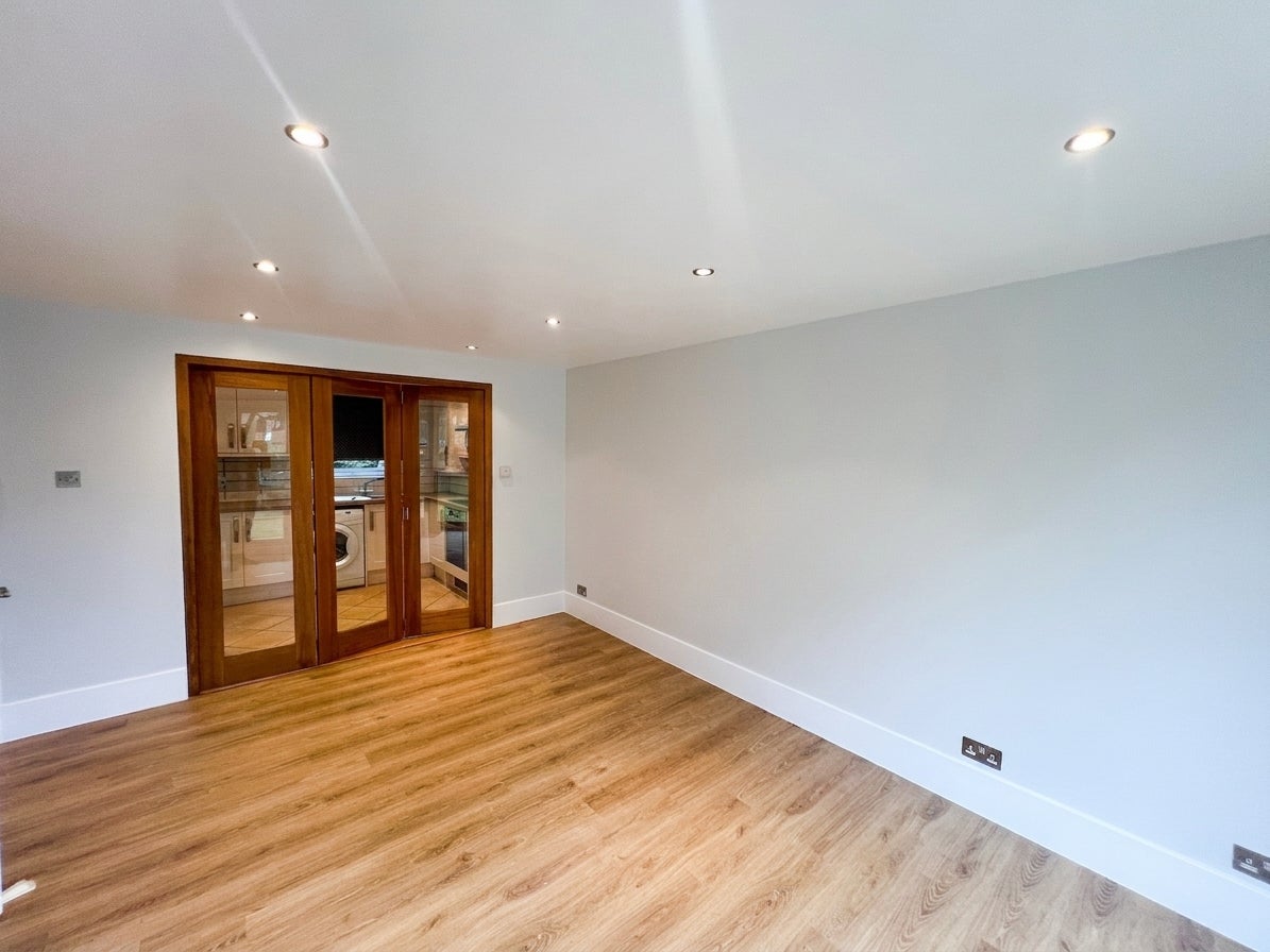 Flat Oakwood Avenue in Greater London