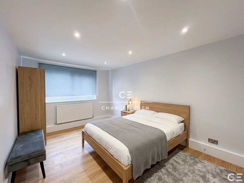 Flat Oakwood Avenue in Greater London
