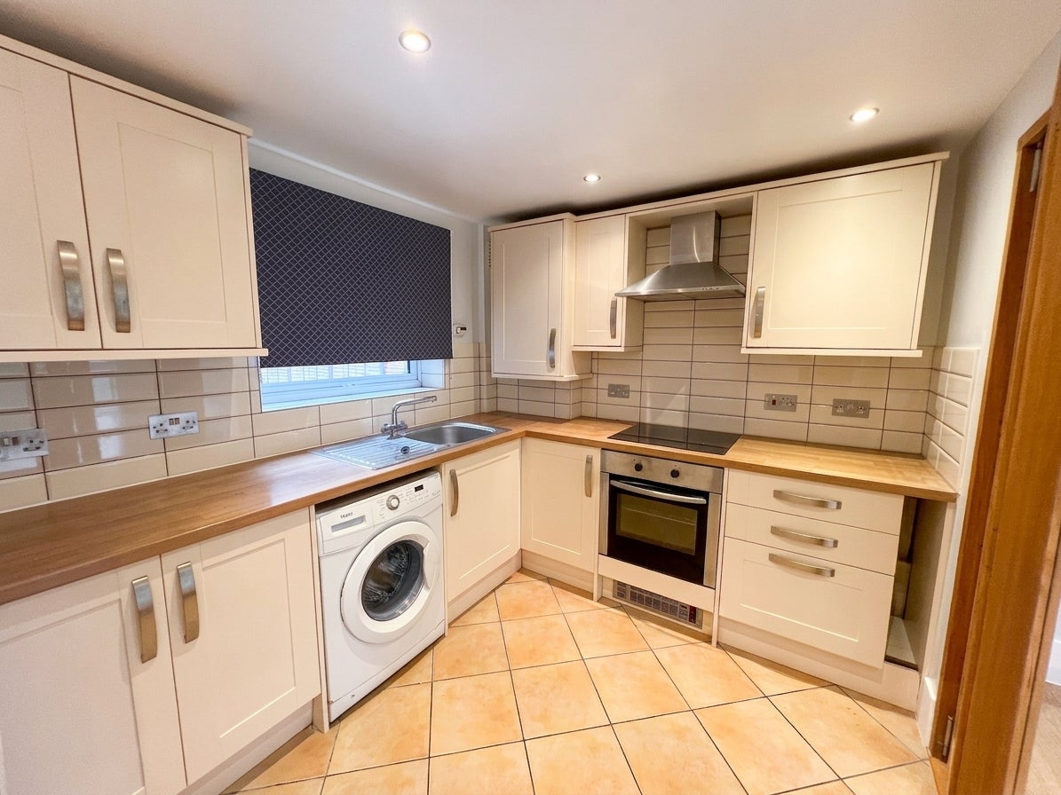 Flat Oakwood Avenue in Greater London