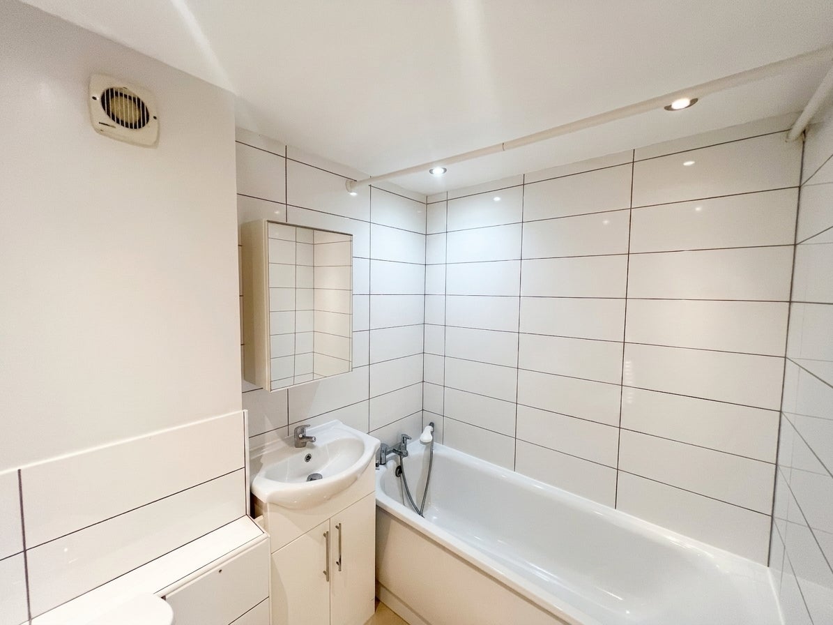 Flat Oakwood Avenue in Greater London