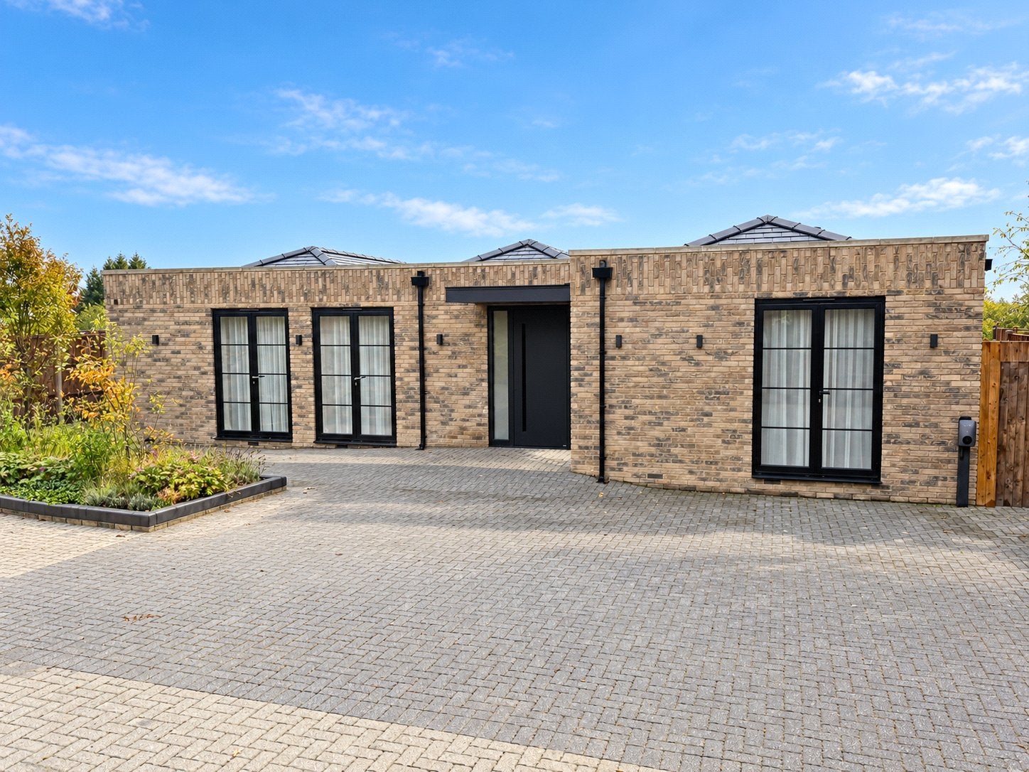 House Hedgerow Lane in Greater London