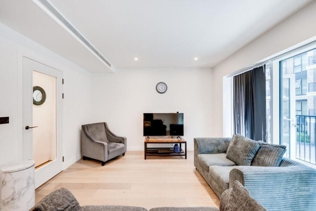 Flat Park Street in Greater London