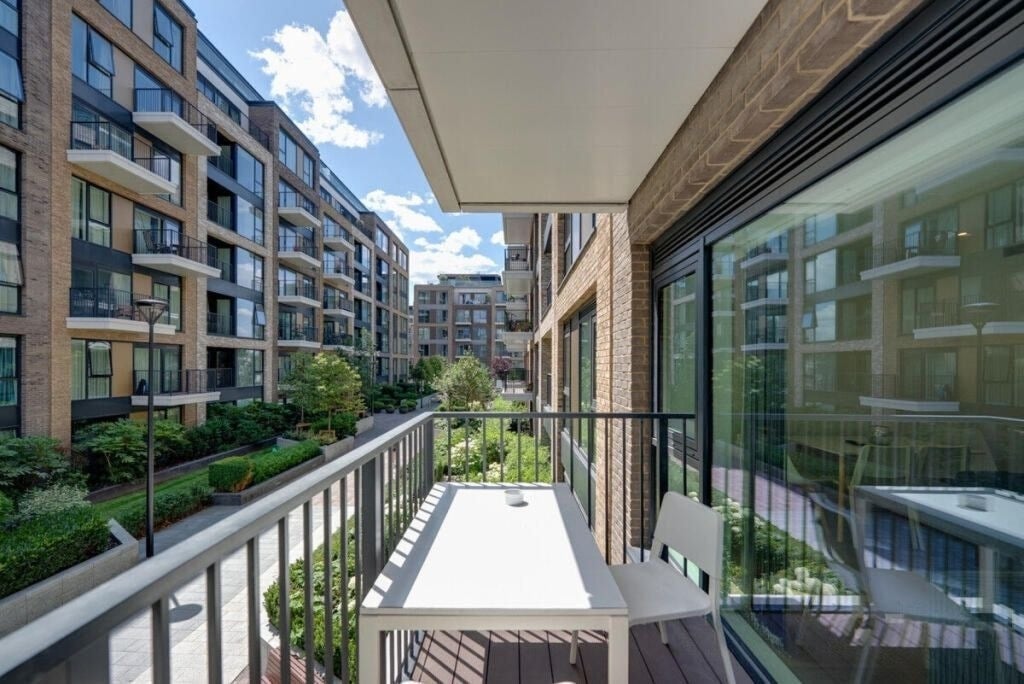 Flat Park Street in Greater London