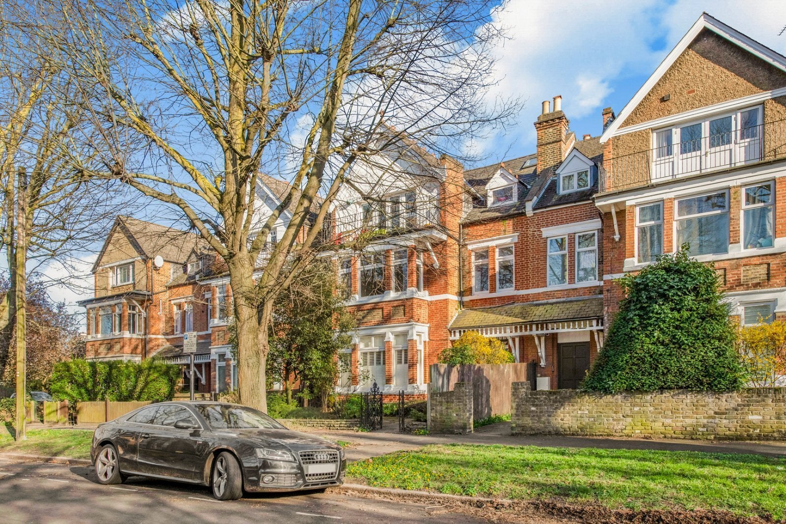 Flat Park Road North in Greater London