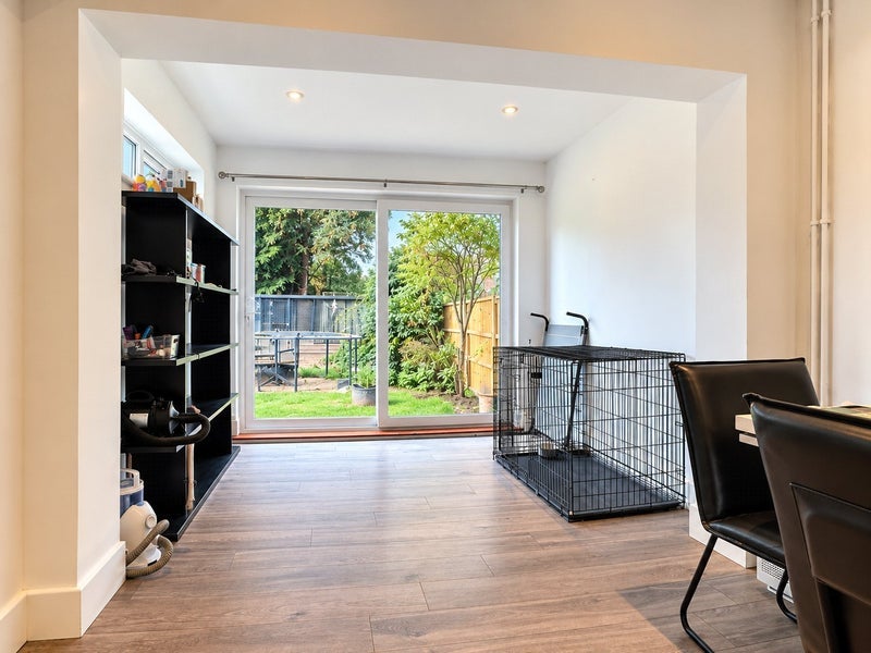 Room Holywell Drive in Charnwood