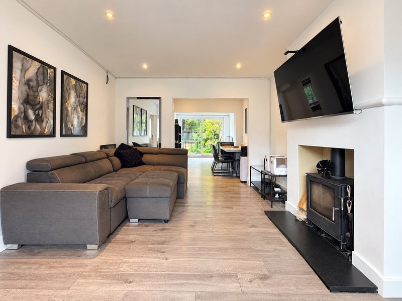 Room Holywell Drive in Charnwood