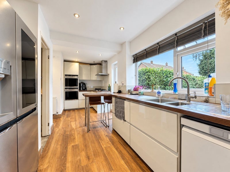 Room Holywell Drive in Charnwood