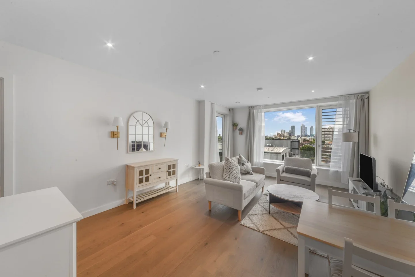 Flat Deacon Street in Greater London