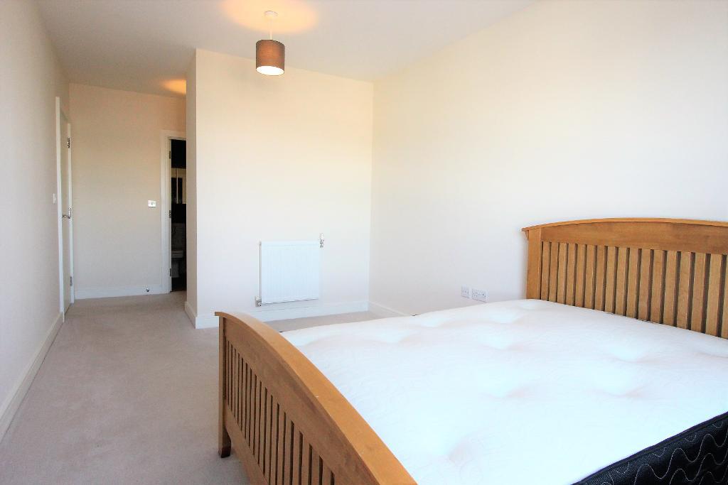 Flat Ocean Drive in Gillingham