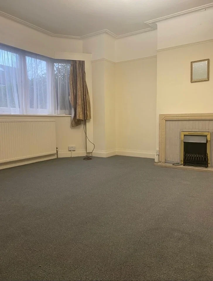 House Garrick Avenue in Greater London