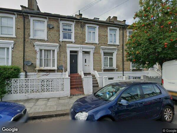 Flat Askew Crescent in Greater London