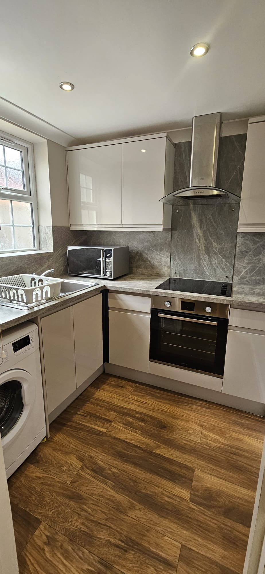 Flat Oakley Avenue in Greater London