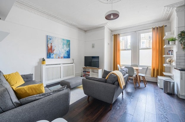 Flat Moreton Road in Greater London