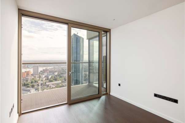 Flat Park Drive in Greater London