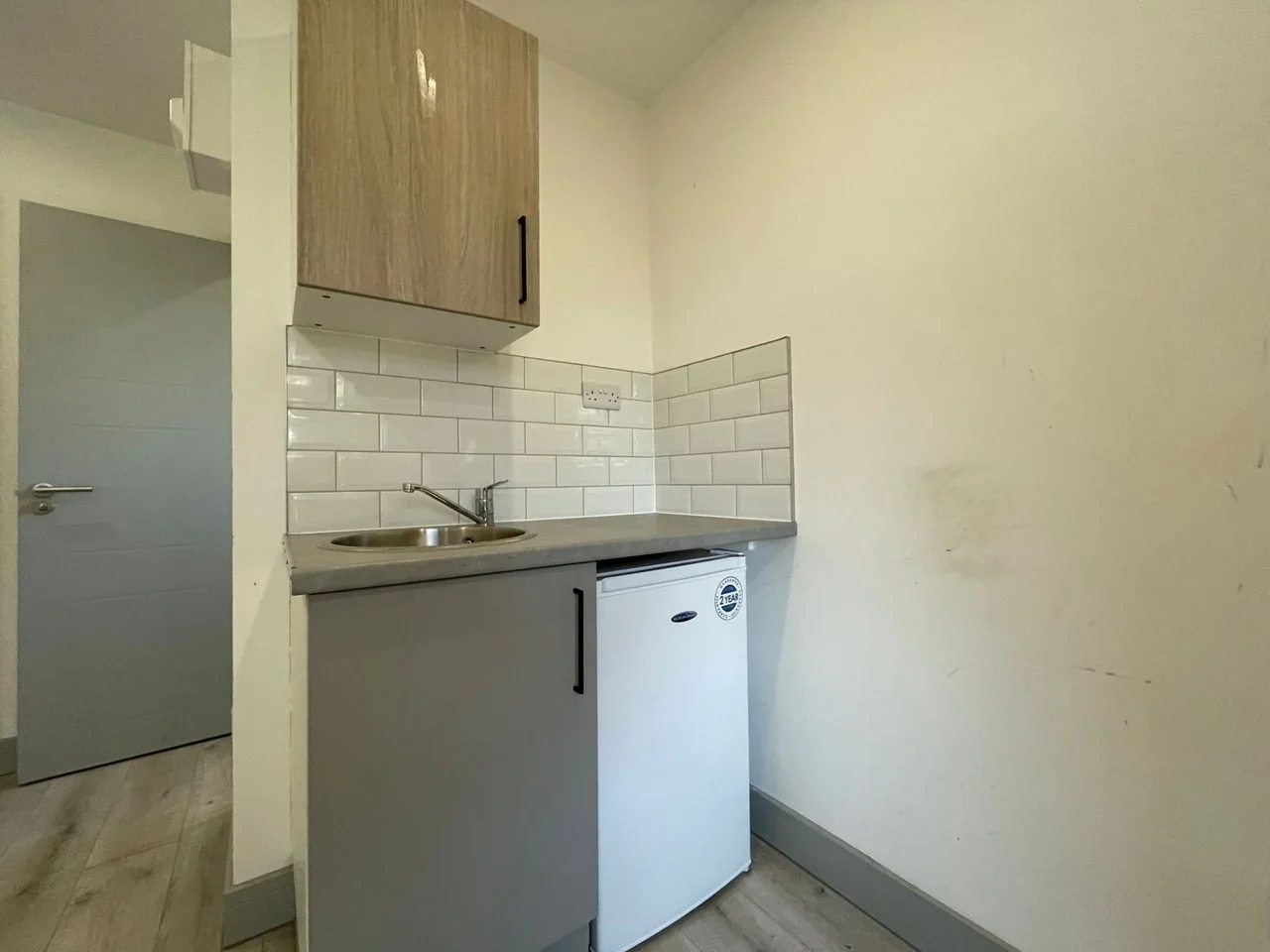 Flat Otterfield Road in Greater London