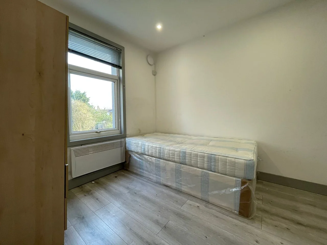 Flat Otterfield Road in Greater London
