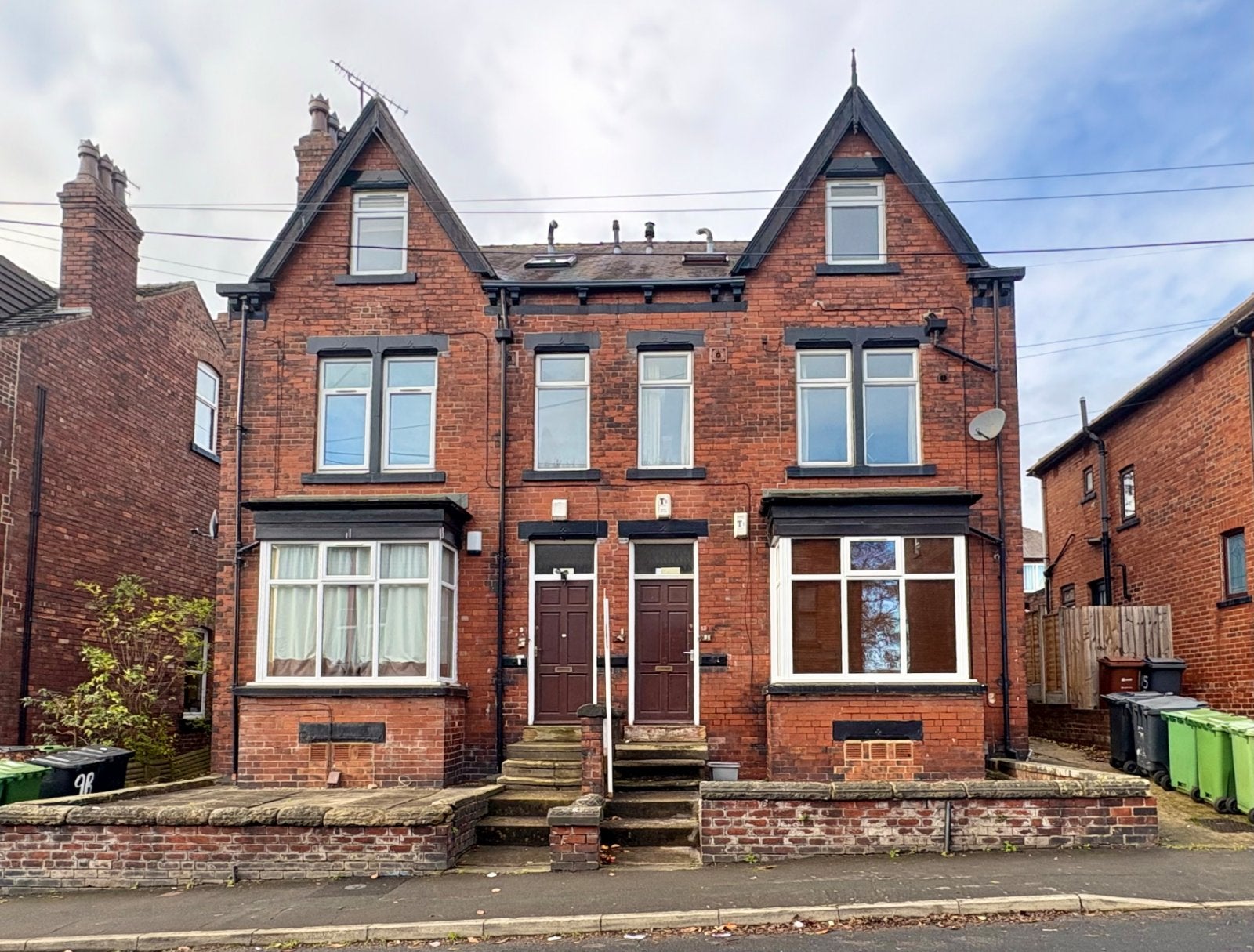 Flat Kirkstall Avenue in Leeds