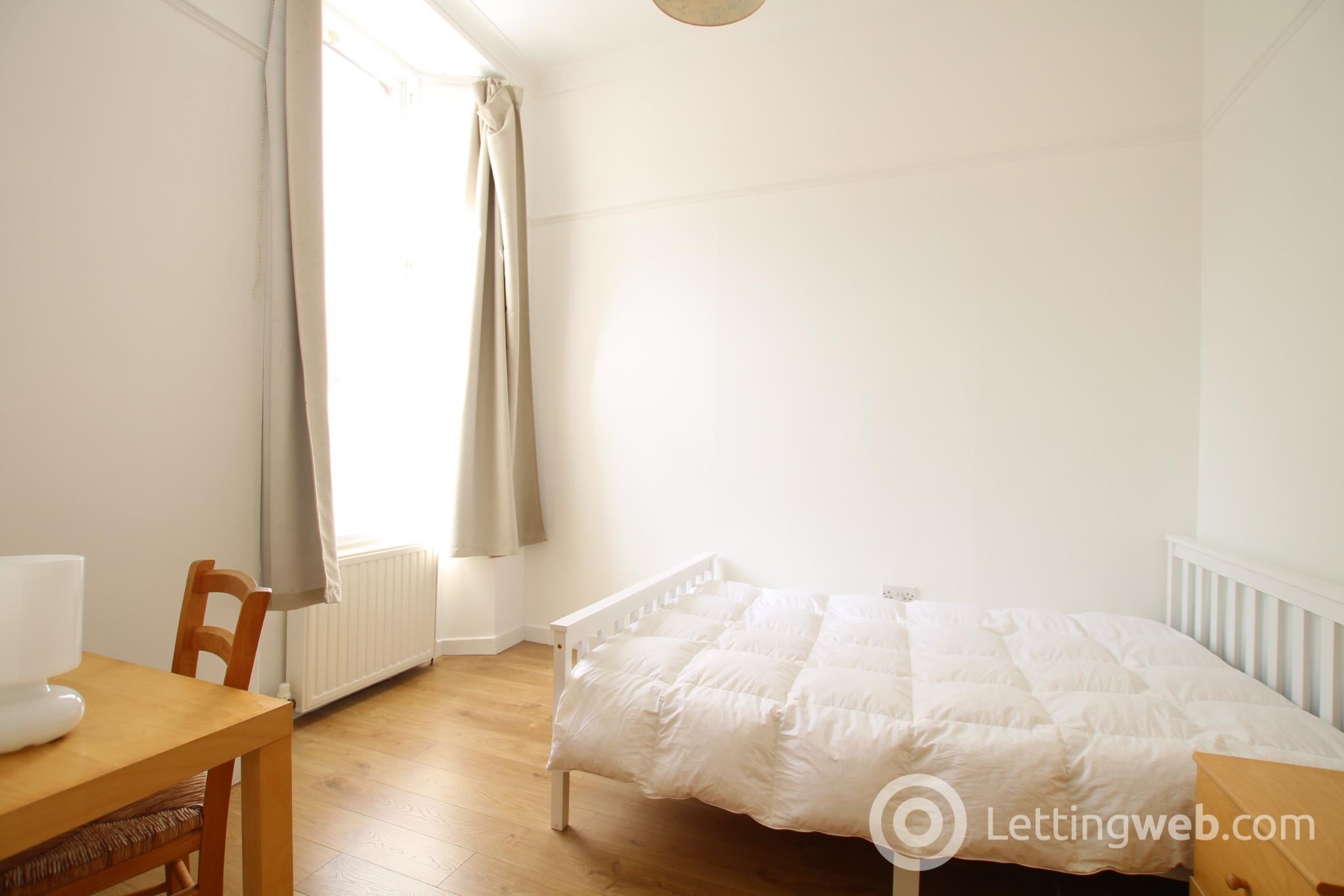 Flat Buckingham Terrace in Glasgow