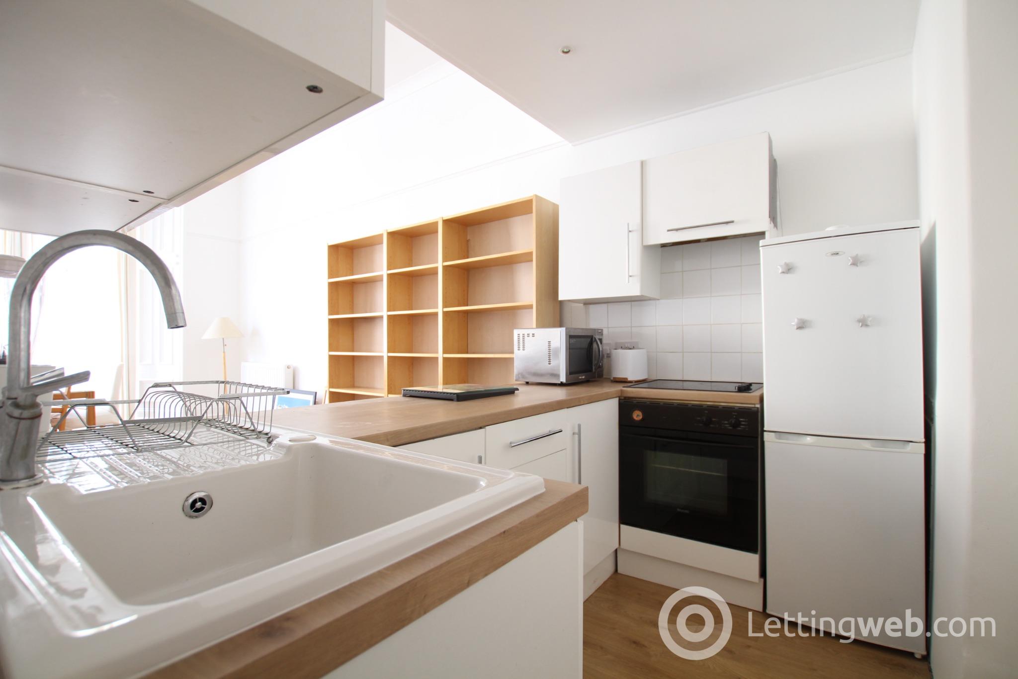Flat Buckingham Terrace in Glasgow