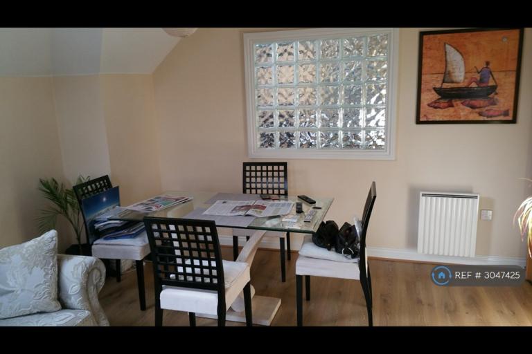 Flat Mayfair Court in Greater London