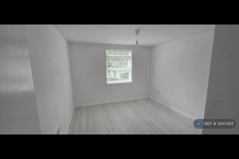 Flat Mayfair Court in Greater London