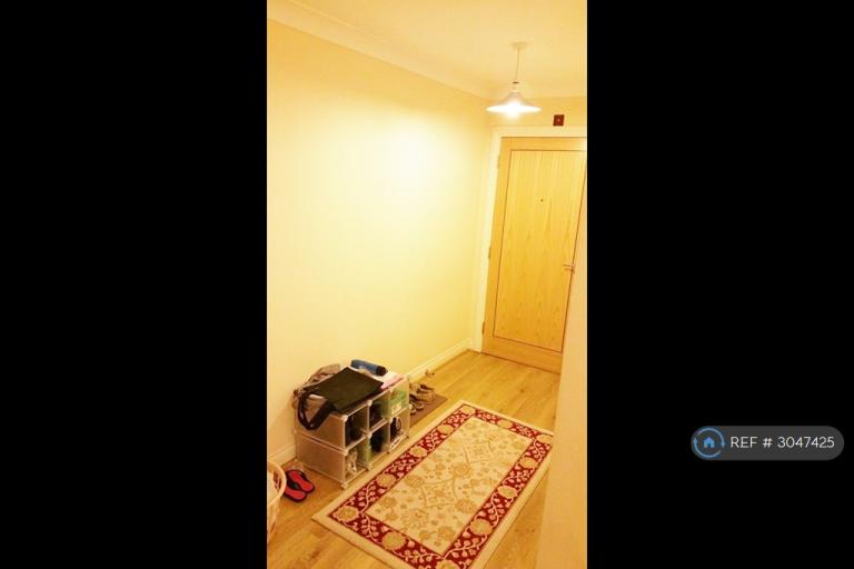 Flat Mayfair Court in Greater London