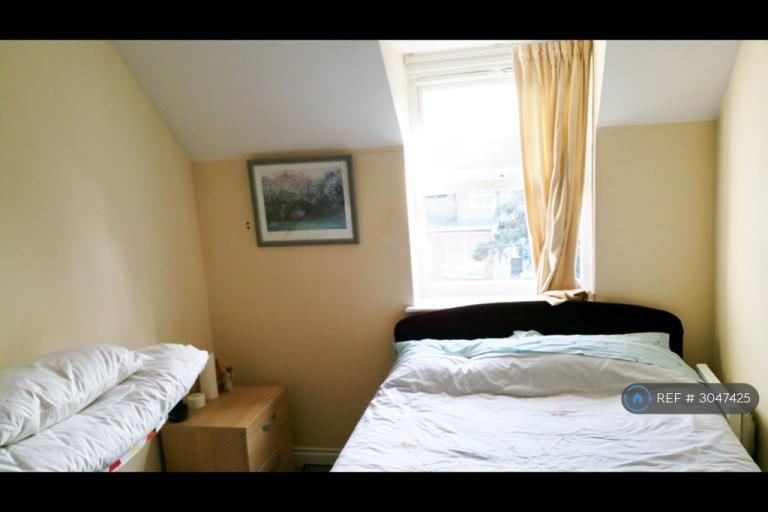 Flat Mayfair Court in Greater London