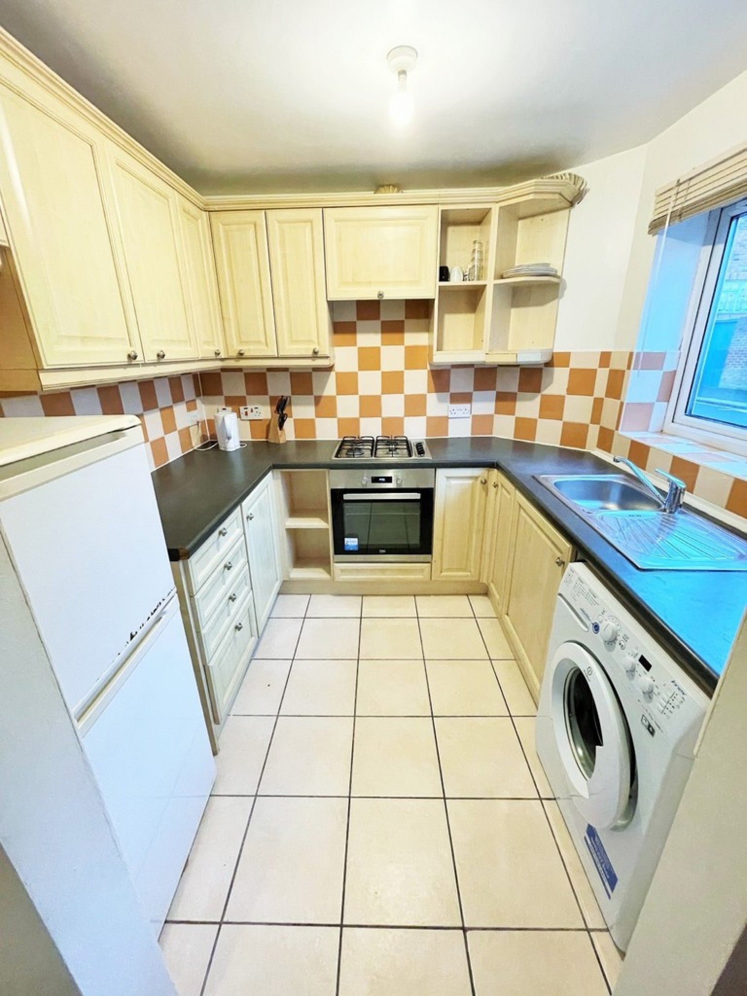 Flat Russell Street in Reading