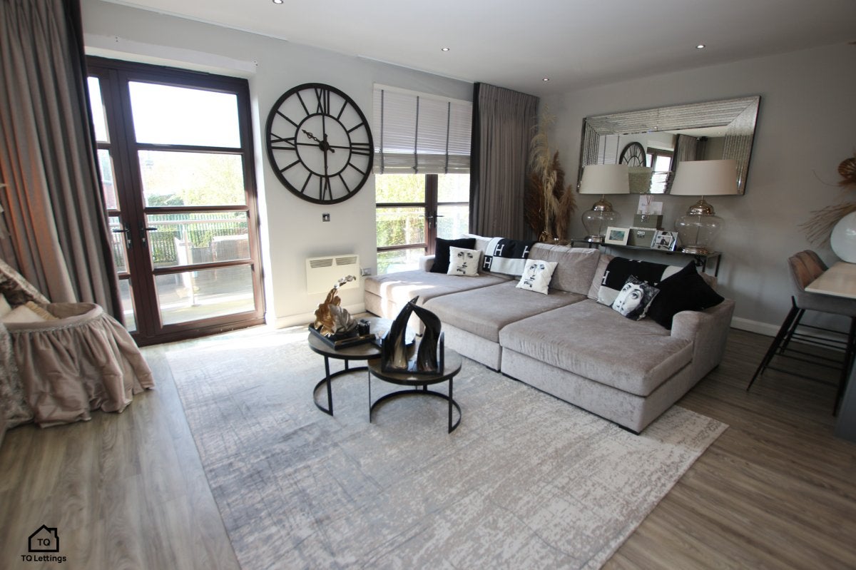 Flat Macclesfield Road in Wilmslow