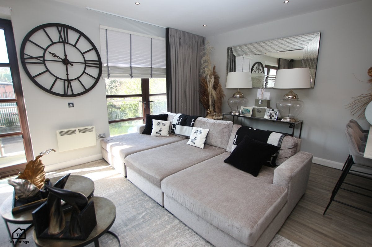 Flat Macclesfield Road in Wilmslow