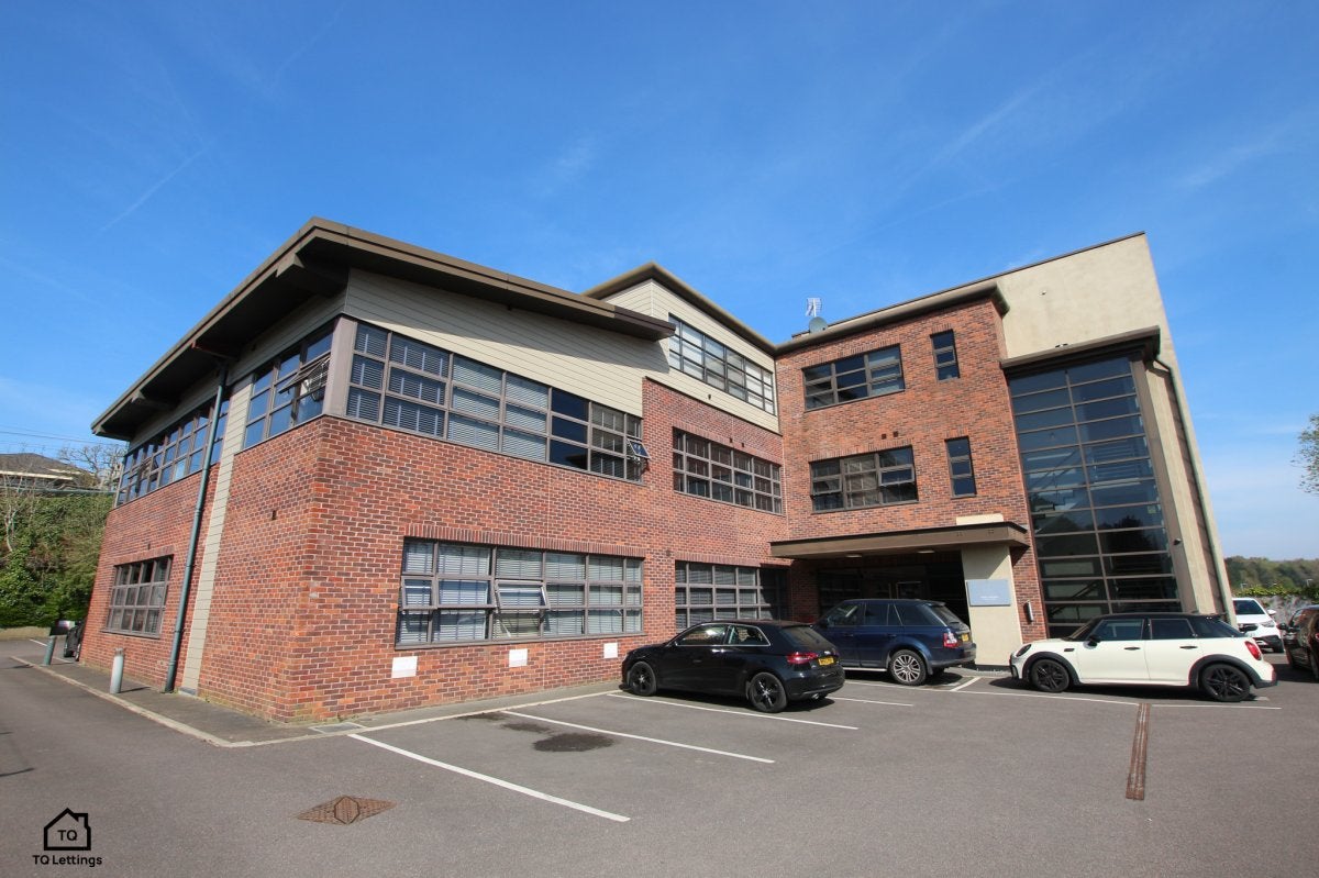 Flat Macclesfield Road in Wilmslow