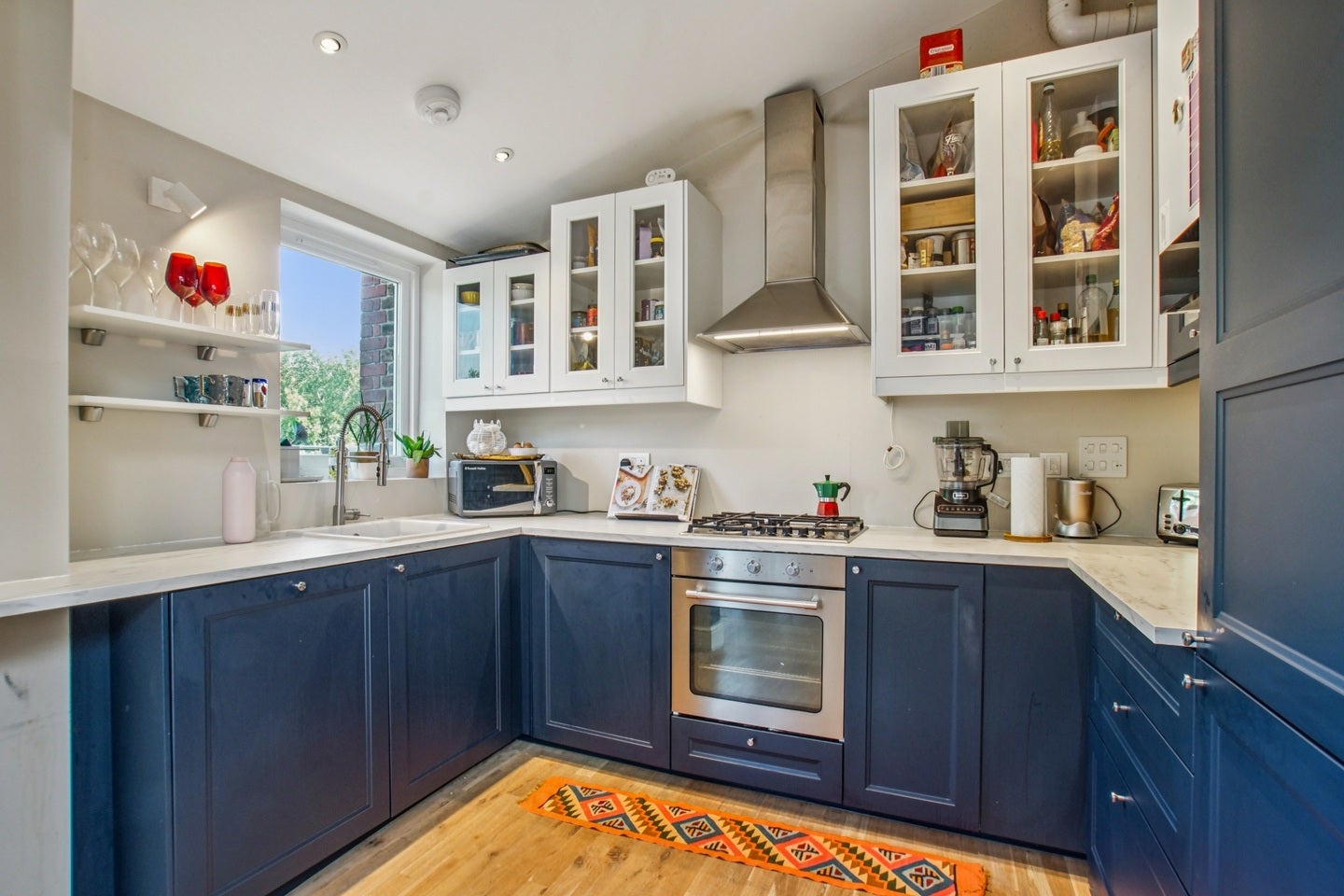 Flat Anhalt Road in Greater London