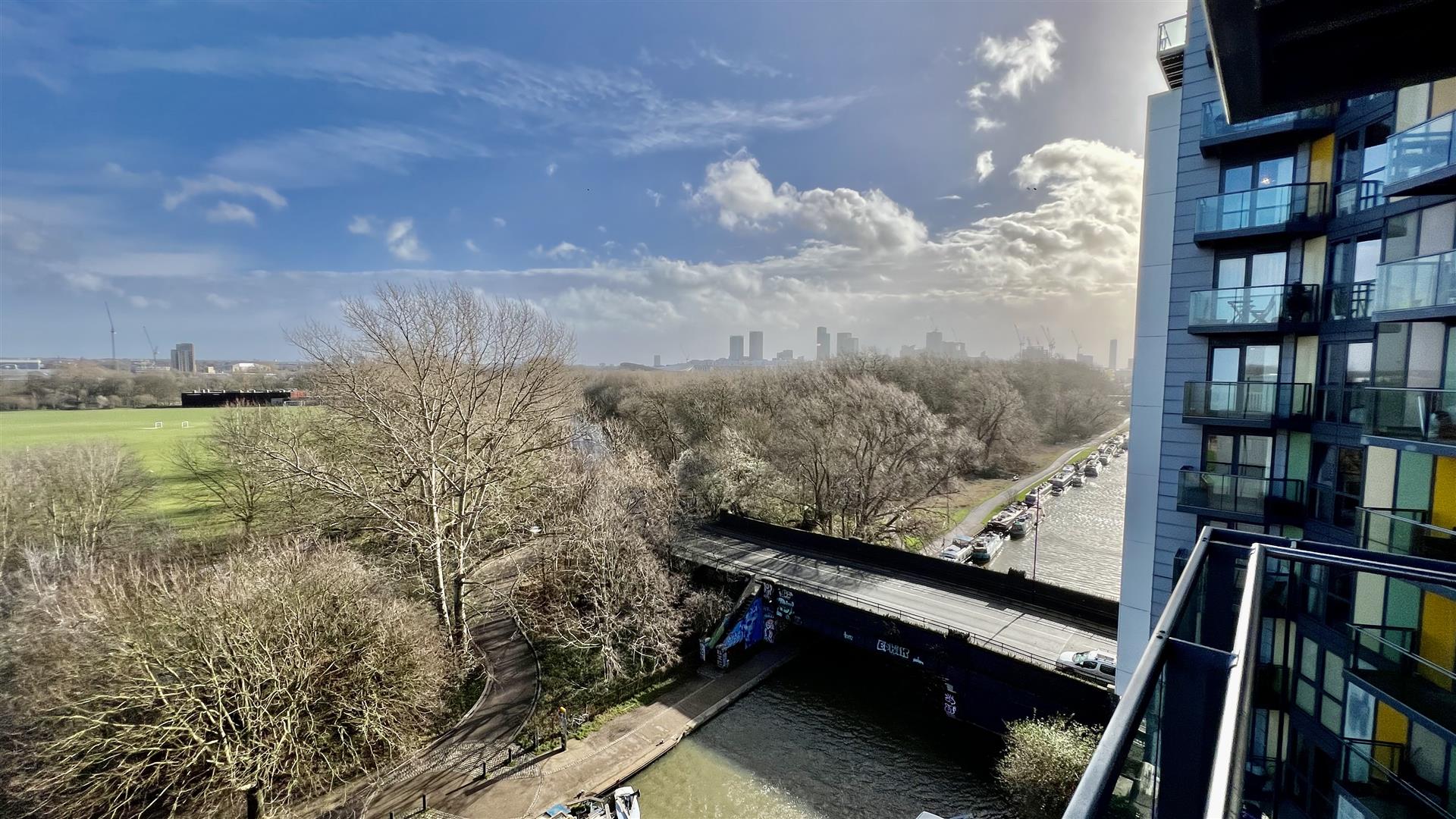 Flat Towpath Walk in Greater London