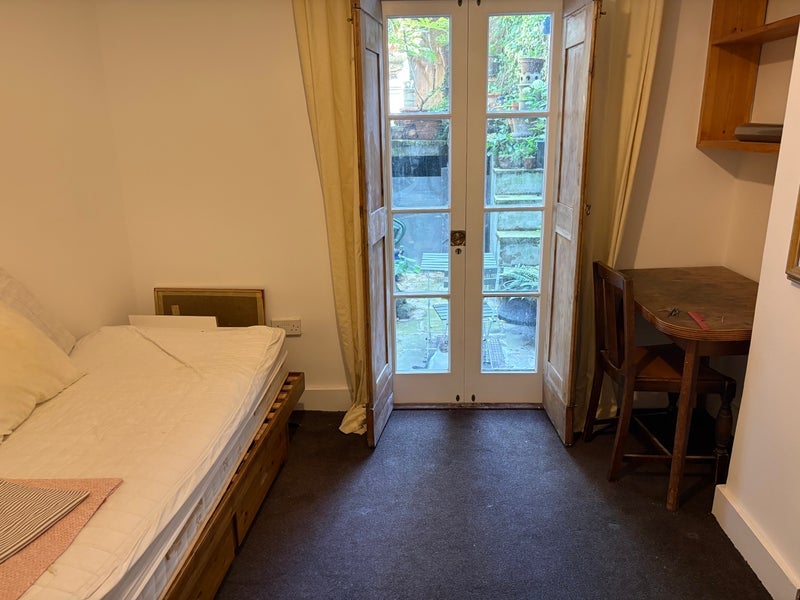 Room North Gower Street in Greater London