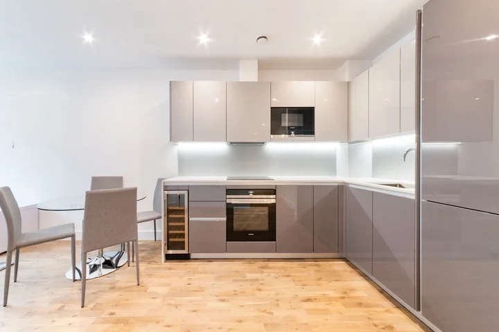 Flat Juniper Drive in Greater London