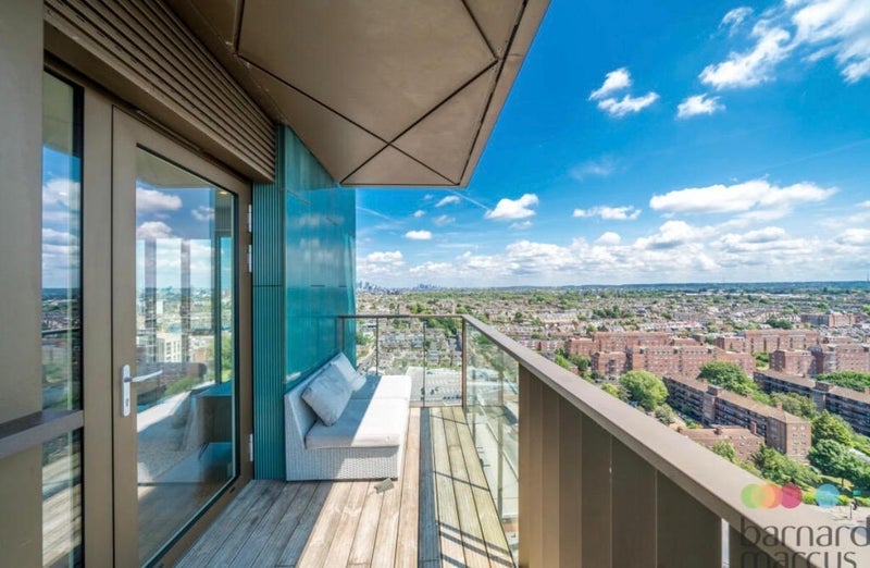 Room Mapleton Crescent in Greater London
