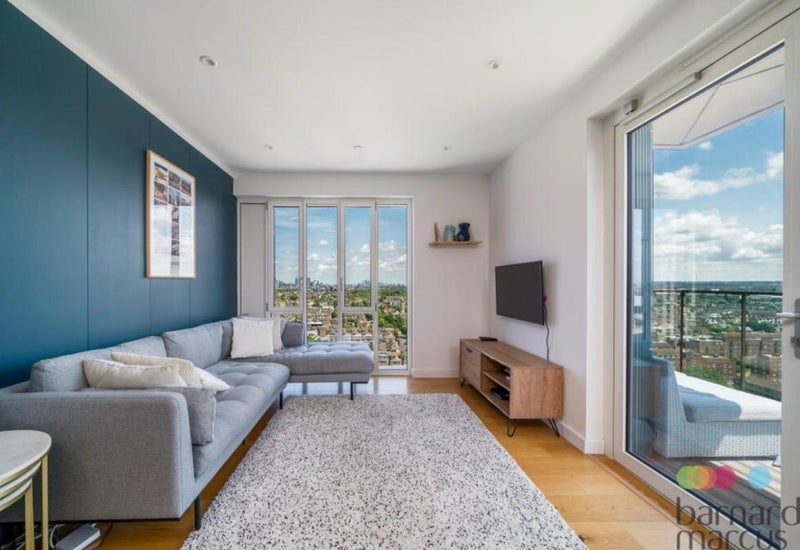 Room Mapleton Crescent in Greater London