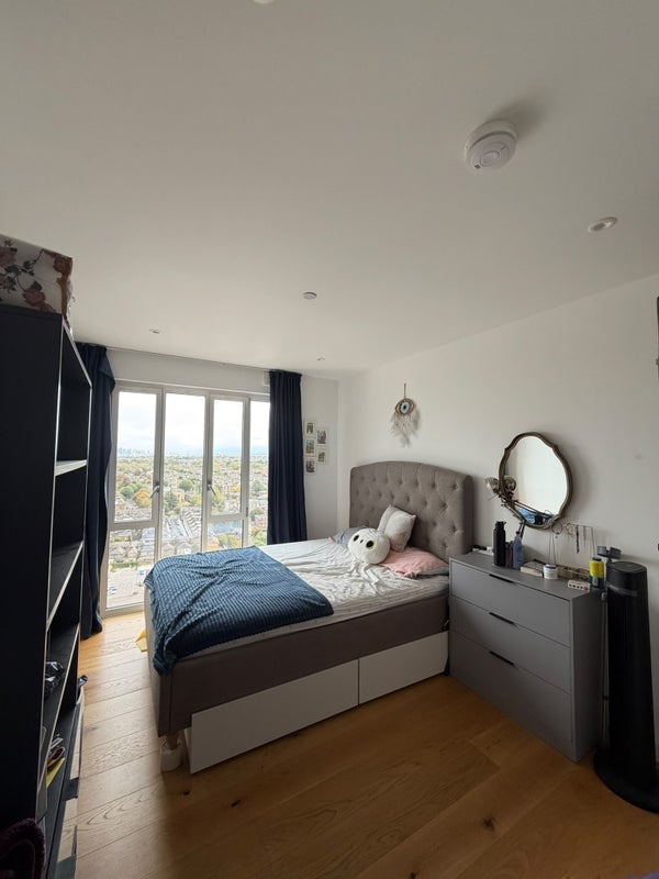 Room Mapleton Crescent in Greater London