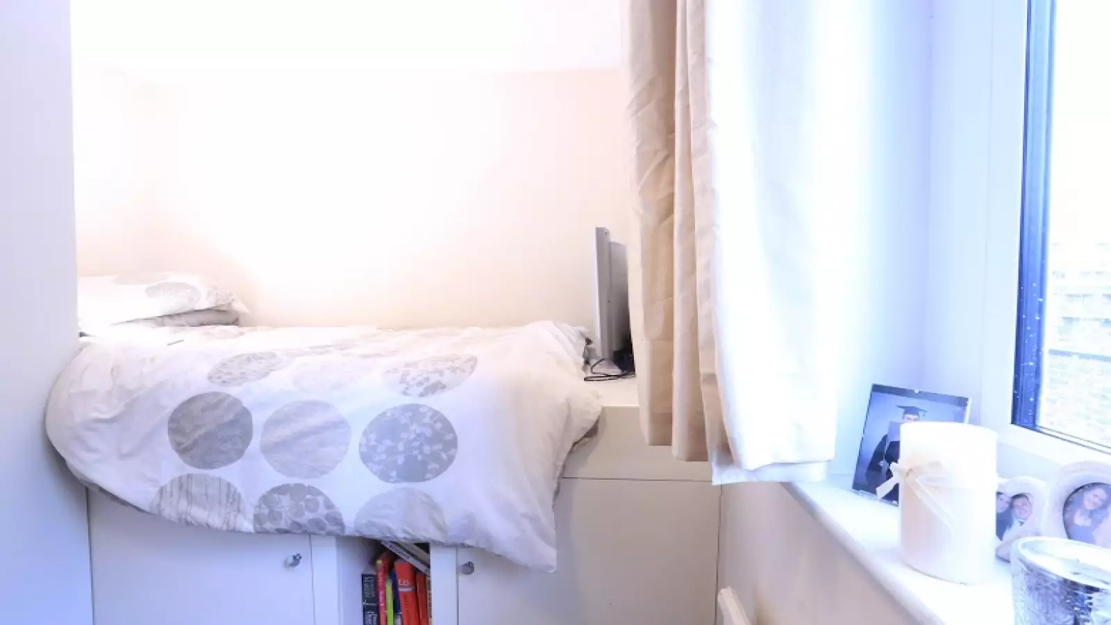 Room Bruce Road in Greater London