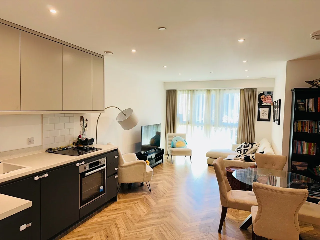 Flat Wheatfield Way in Greater London
