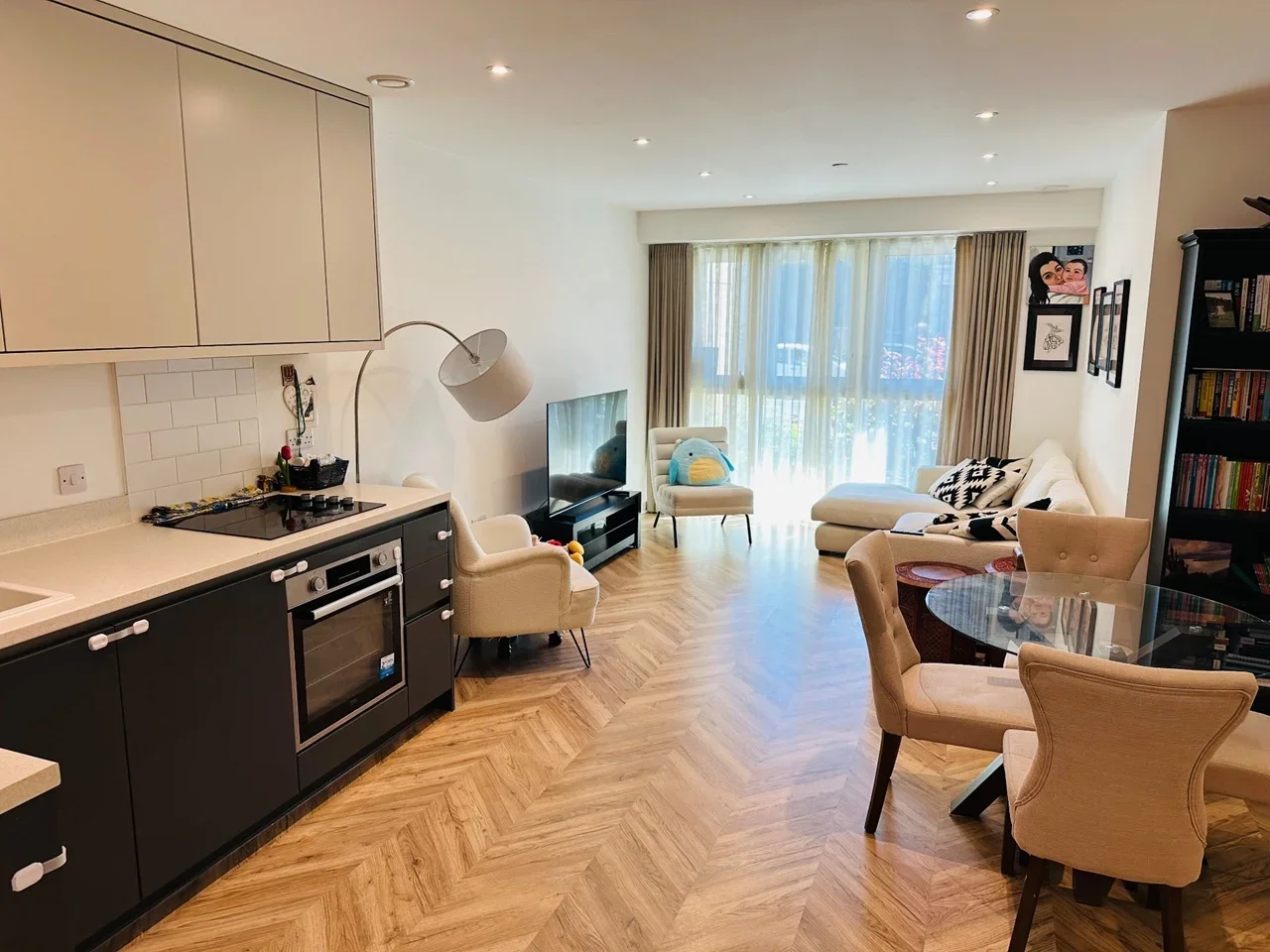 Flat Wheatfield Way in Greater London