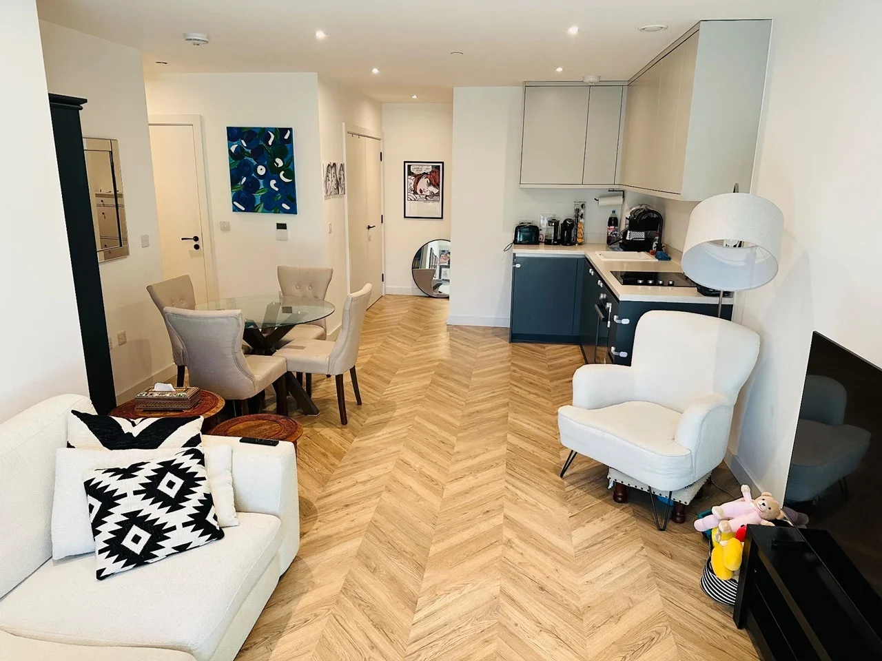 Flat Wheatfield Way in Greater London