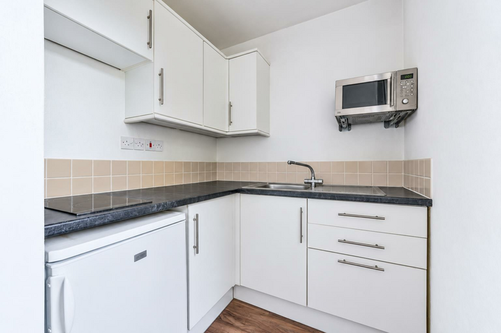 Flat Kennings Way in Greater London