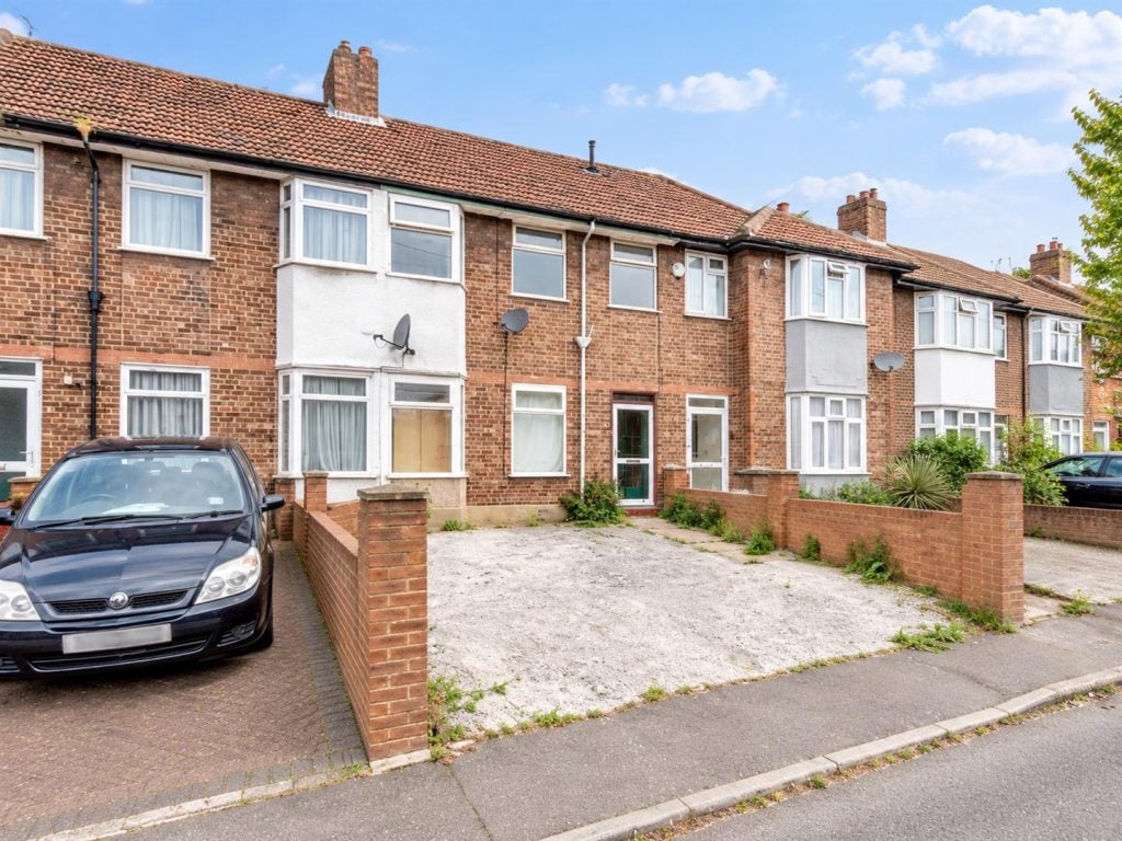 Flat Braid Avenue in Greater London