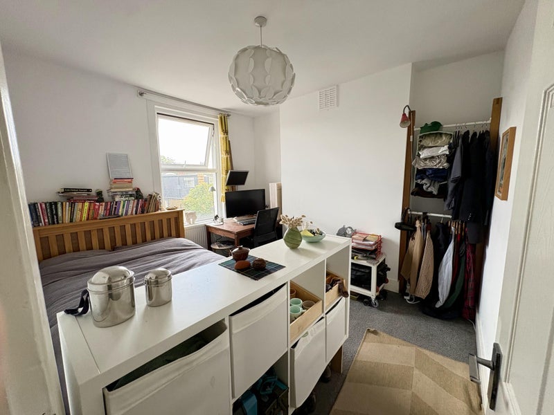Room Fenwick Road in Greater London