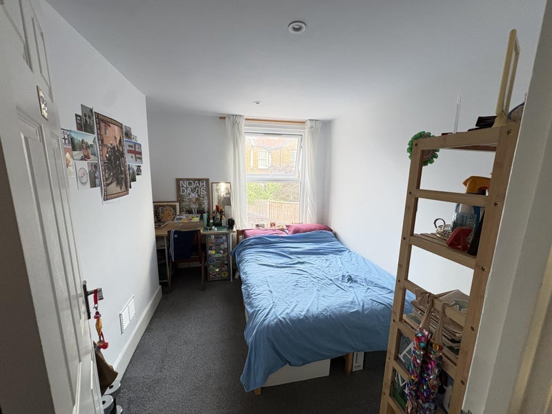 Room Fenwick Road in Greater London