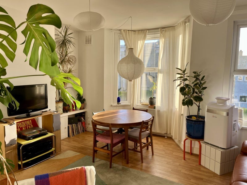 Room Fenwick Road in Greater London