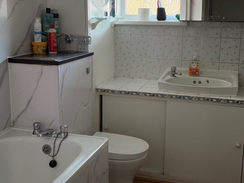 Room Layard Square in Greater London