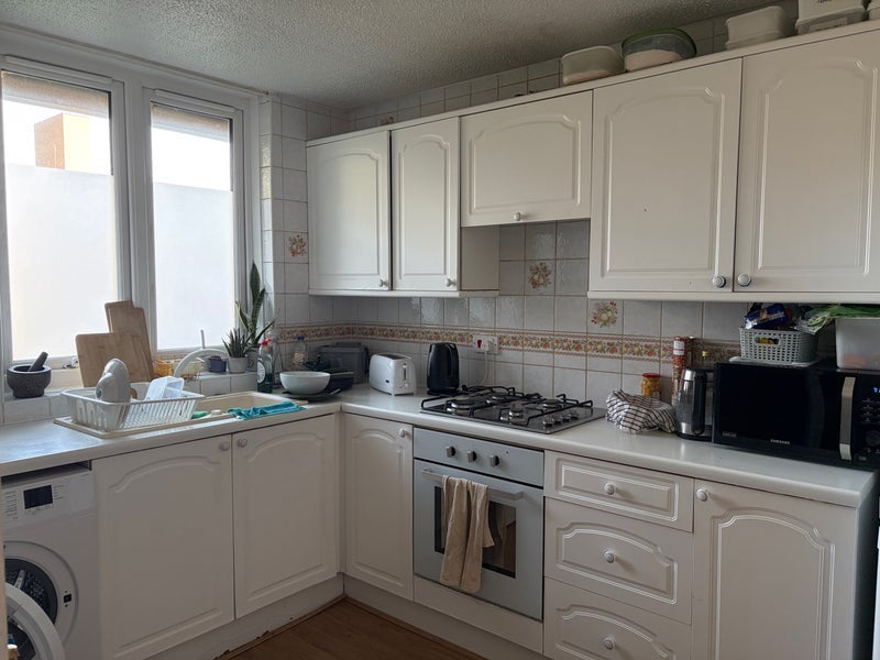 Room Layard Square in Greater London